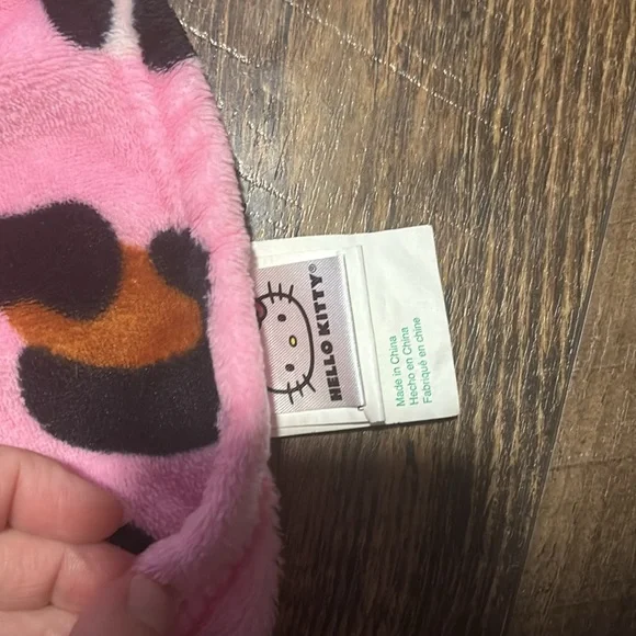 Hello kitty Bow Cheetah blanket - Picture 2 of 3